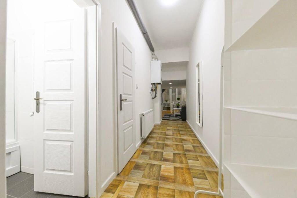 Lovely Studio Flat In Damjanich Street - Leonard Budapesta Exterior foto